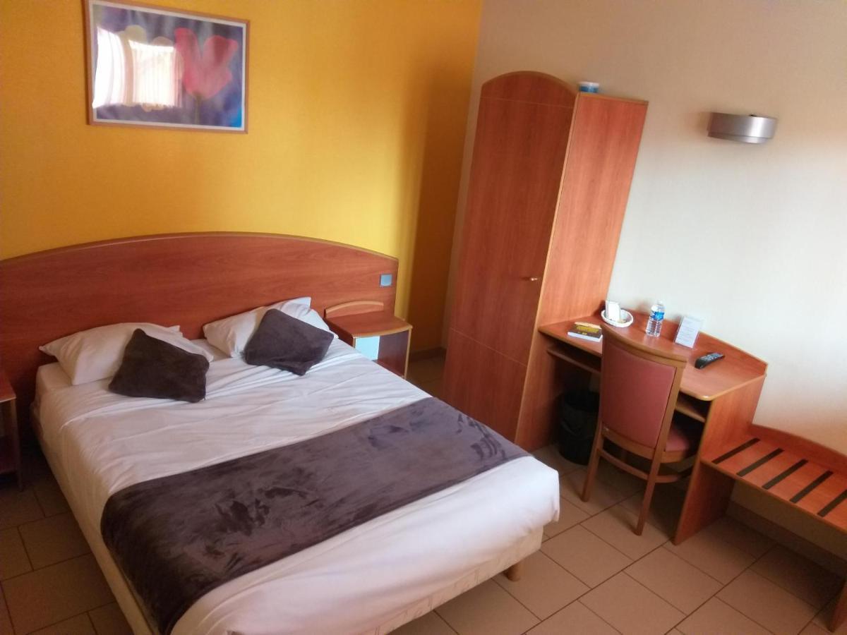 Logis Hotel - Les Paturelles Avesnelles Εξωτερικό φωτογραφία