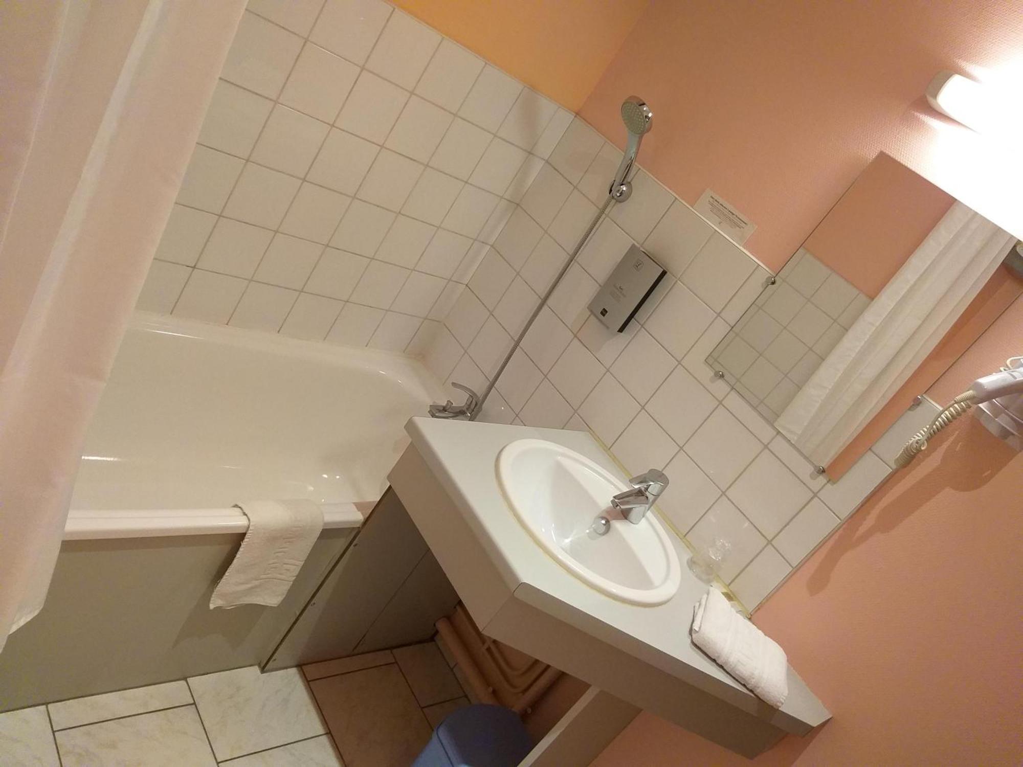 Logis Hotel - Les Paturelles Avesnelles Εξωτερικό φωτογραφία