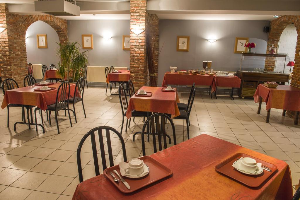 Logis Hotel - Les Paturelles Avesnelles Εξωτερικό φωτογραφία