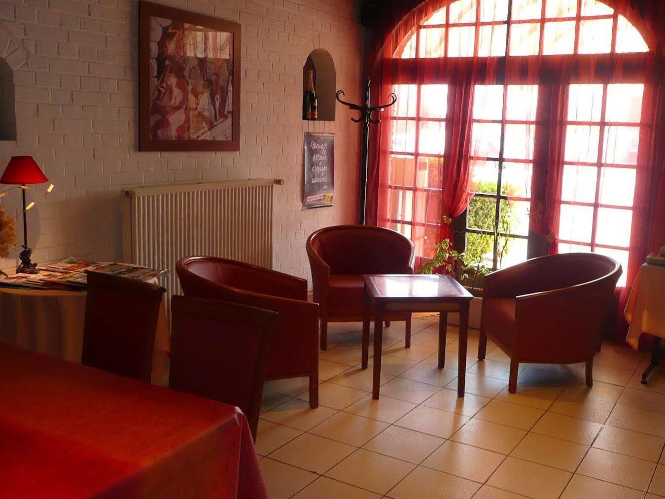 Logis Hotel - Les Paturelles Avesnelles Εξωτερικό φωτογραφία